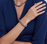 Armband mit 11–12 mm großen Tahiti-Südseeperlen – Modellbild