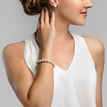 Armband aus 9,0–9,5 mm großen weißen Akoya-Perlen – Modellbild