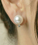 Sasha-Ohrringe mit weißer Südseeperle und Diamanten – Zweites Bild
