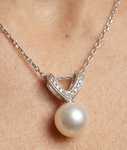 Belissima-Anhänger mit Südseeperle und Diamanten – Zweites Bild
