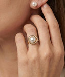 Lexi-Ring mit weißer Südseeperle – Modellbild