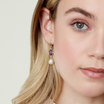 Hailey Tincup Ohrringe mit Süßwasser-Amethyst und Tropfenperle – Modellbild