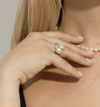 Eva-Ring mit Südseeperle und Diamanten – Modellbild