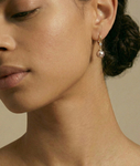 Ohrringe „Michelle“ mit rosa Süßwasserperlen und Diamanten – Modellbild