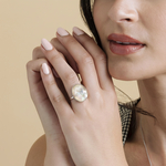 Rae-Ring aus kultiviertem Perlmutt – Modellbild