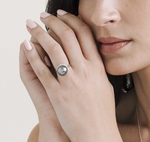 Ring mit tahitianischer Südseeperle und Diamanten – Modellbild
