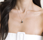 Anhänger „Michelle“ mit tahitischer Südseeperle und Diamanten – Modellbild