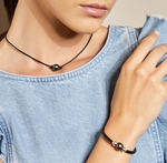 Gummiband mit tahitischen Rundperlen – Modellbild