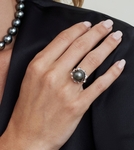 Tahiti-Südseeperlen- und Diamant-Robin-Ring – Modellbild