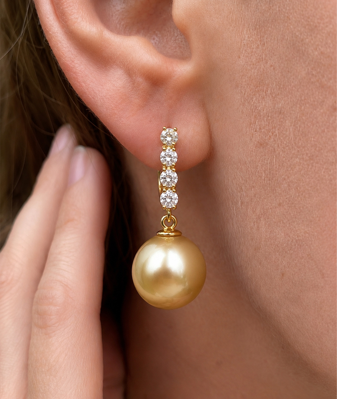 Ohrringe „Golden South Sea Pearl & Diamond Belle“ – Zweites Bild