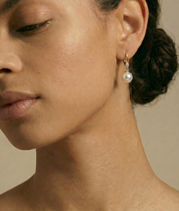 Michelle-Ohrringe mit Südseeperlen und Diamanten – Modellbild