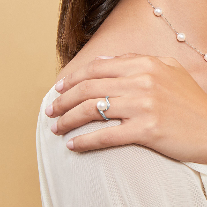 Felice-Ring aus 14-karätigem Gold mit Akoya-Perle – Modellbild