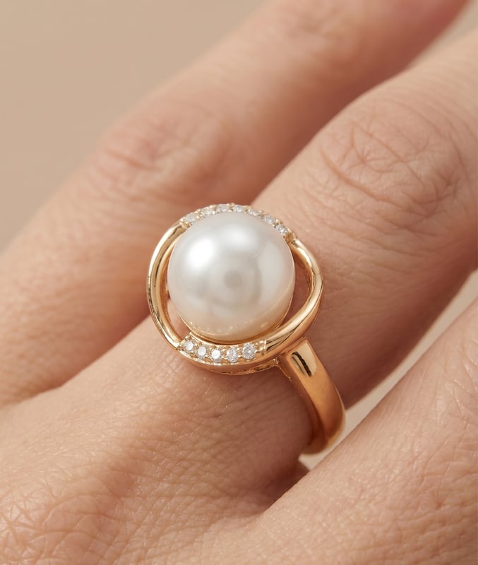 Ring mit weißer Südseeperle, Diamanten und Rubin – Zweites Bild