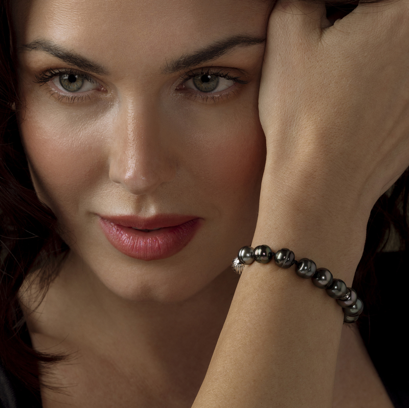 Armband mit tropfenförmigen Tahiti-Südseeperlen – Modellbild
