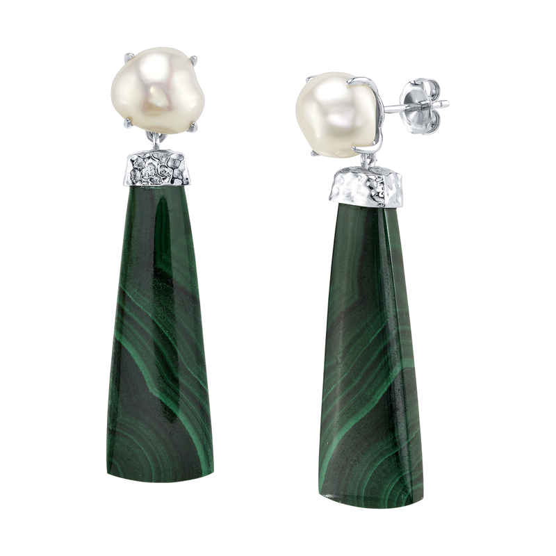 Ohrringe mit weißen Süßwasser-Barockperlen in Verde