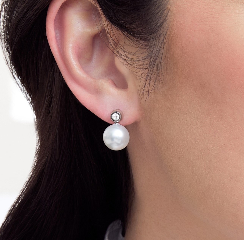 Ohrringe „Dakota“ mit weißer Südseeperle und Diamanten