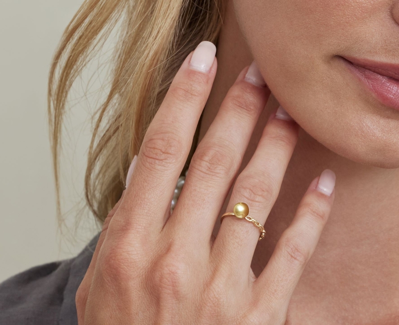 Daphne-Ring mit goldener Südseeperle – Modellbild