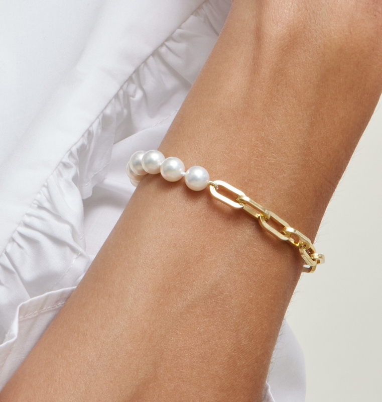 7 mm weißes Süßwasser-Scarlett-Perlenarmband mit Kette – Modellbild