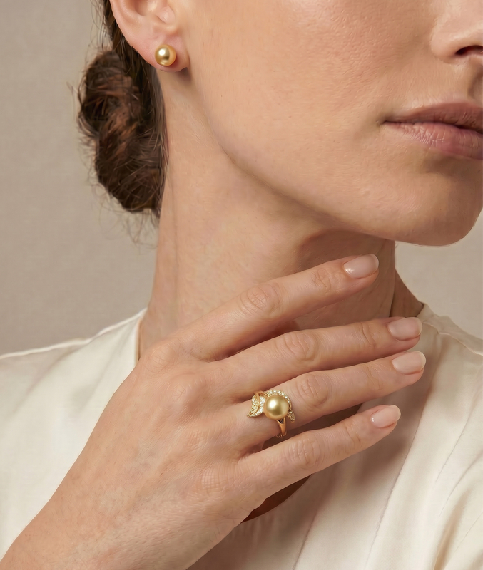 Eva-Ring mit goldener Südseeperle und Diamanten – Modellbild