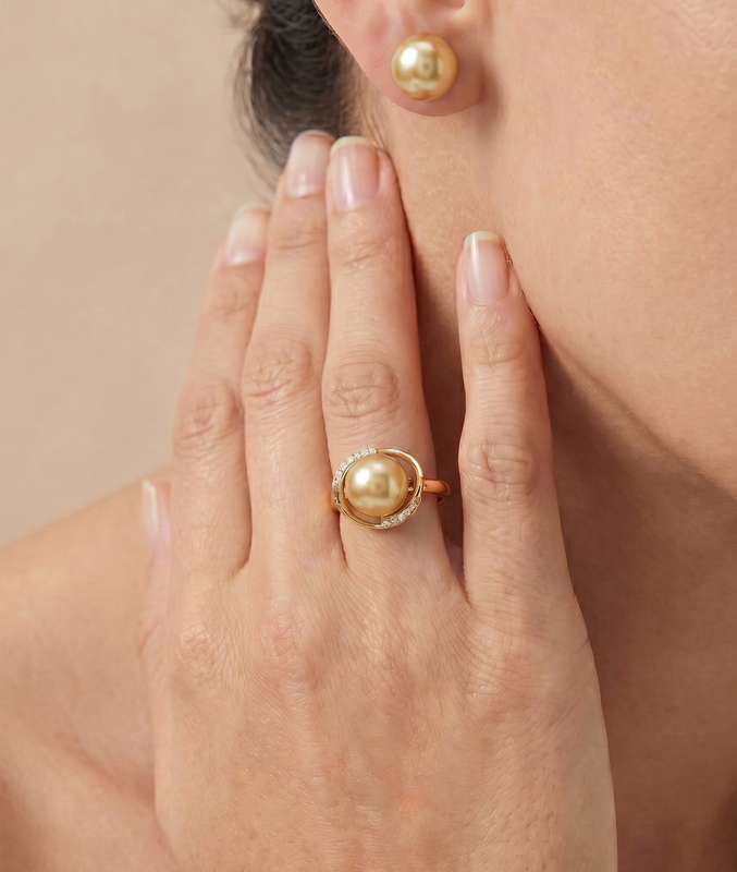 Ring mit goldener Perle, Diamanten und Rubin – Modellbild