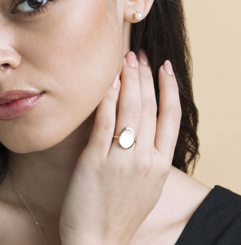 Rosa Raya-Ring aus kultiviertem Perlmutt – Modellbild