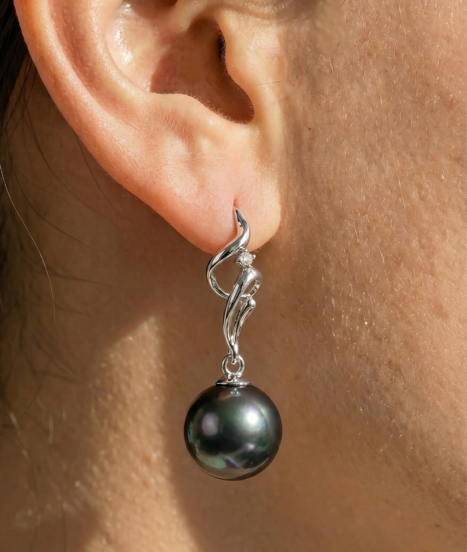 Ohrringe „Aria“ mit Tahiti-Südseeperlen und Diamanten – Zweites Bild