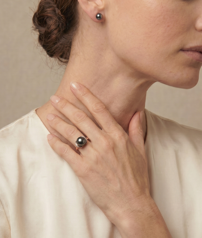 Felicia-Ring aus 14-karätigem Gold mit tahitischer Südseeperle – Modellbild