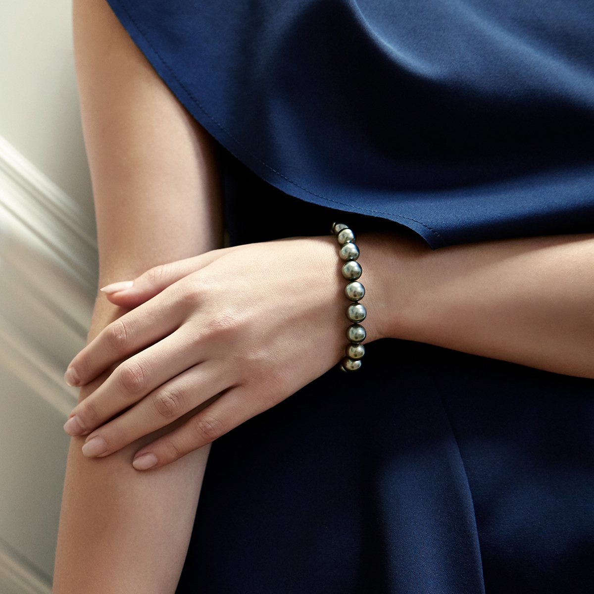 Armband aus 9–10 mm großen Tahiti-Südseeperlen – AAAA-Qualität – Modellbild