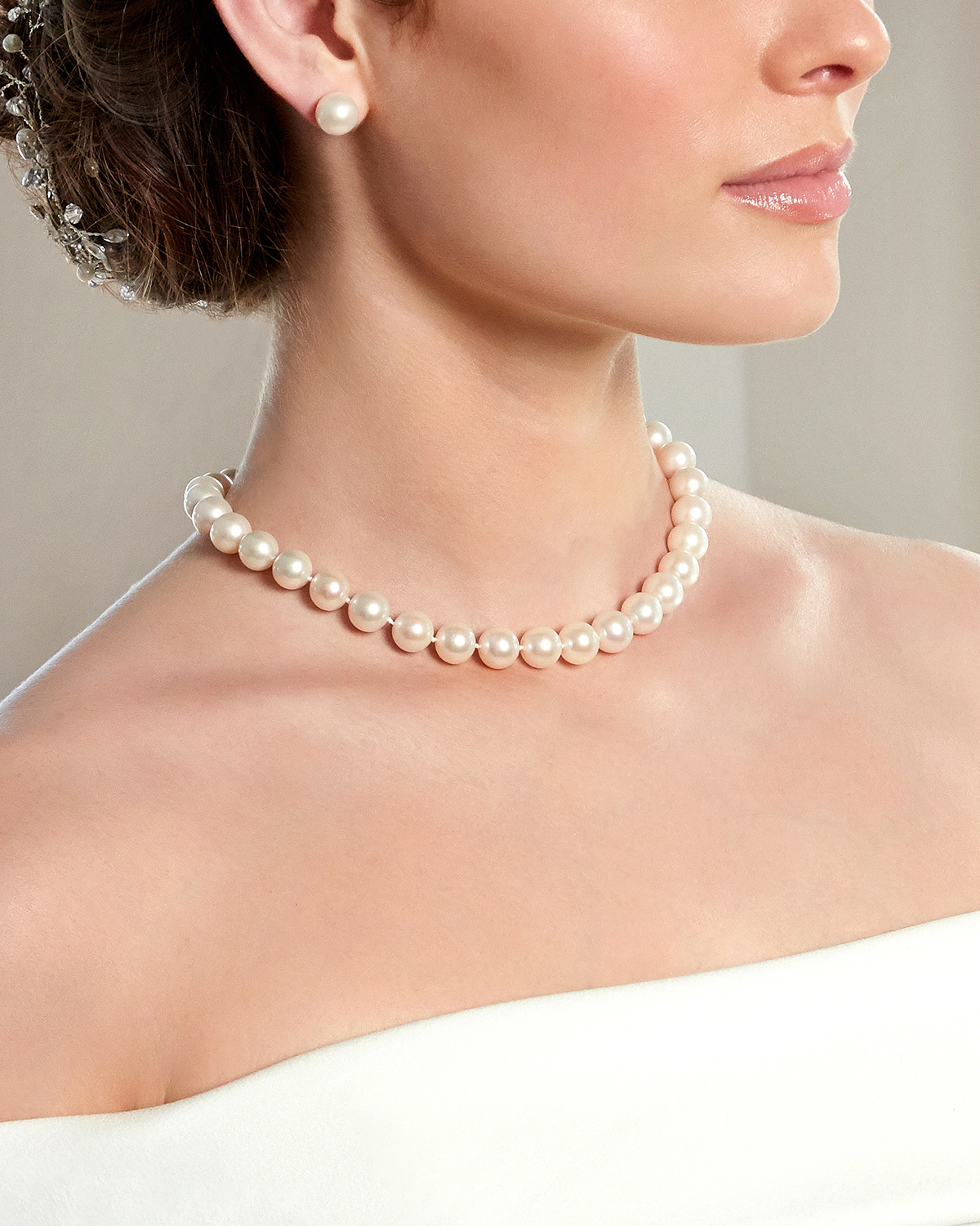 9.5-10.5mm White Freshwater Pearl Necklace - AAAA Quality - Model Image