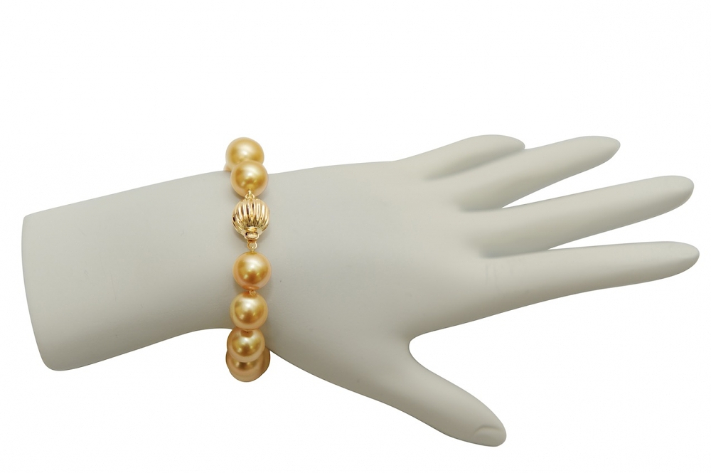 Armband mit goldenen Südseeperlen, 10–11 mm – Modellbild