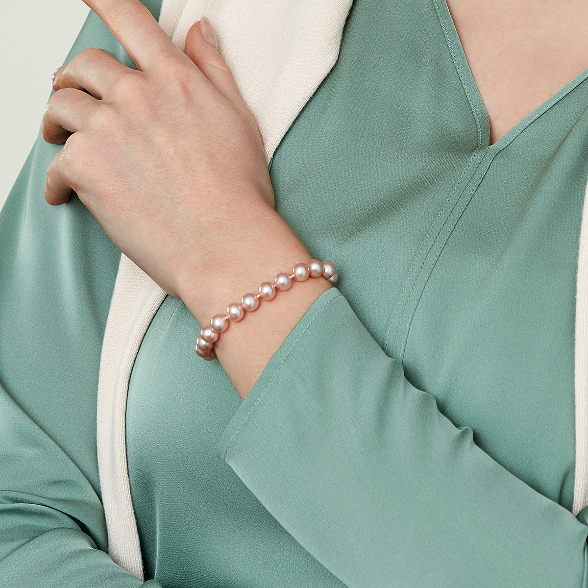 Armband aus rosa Süßwasserperlen, 6,5–7,0 mm – AAA-Qualität – Modellbild