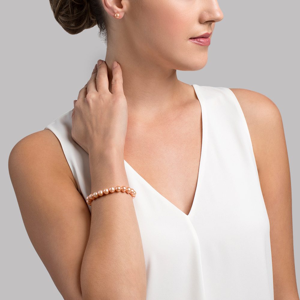 Armband aus 7,0–7,5 mm großen pfirsichfarbenen Süßwasserperlen – AAAA-Qualität – Modellbild