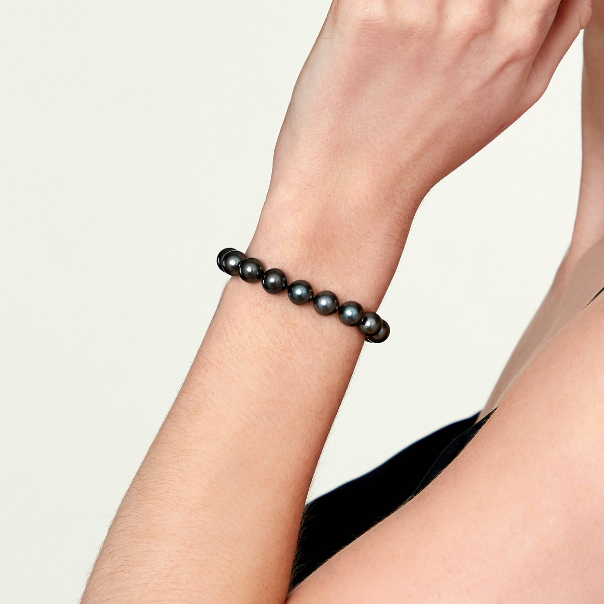 Armband aus 8–9 mm großen Tahiti-Südseeperlen – AAA-Qualität – Modellbild