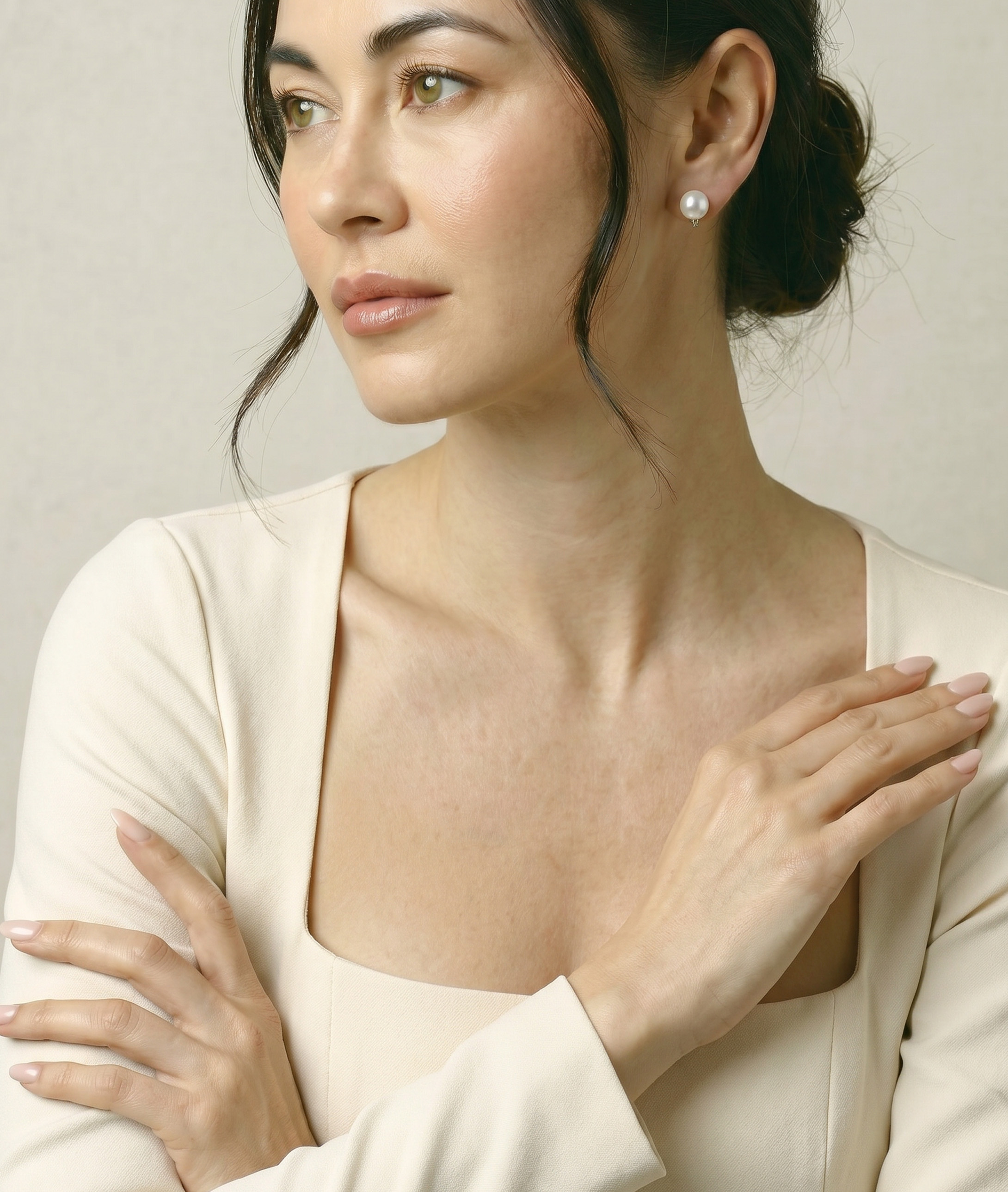 Sasha-Ohrringe mit weißer Südseeperle und Diamanten – Modellbild