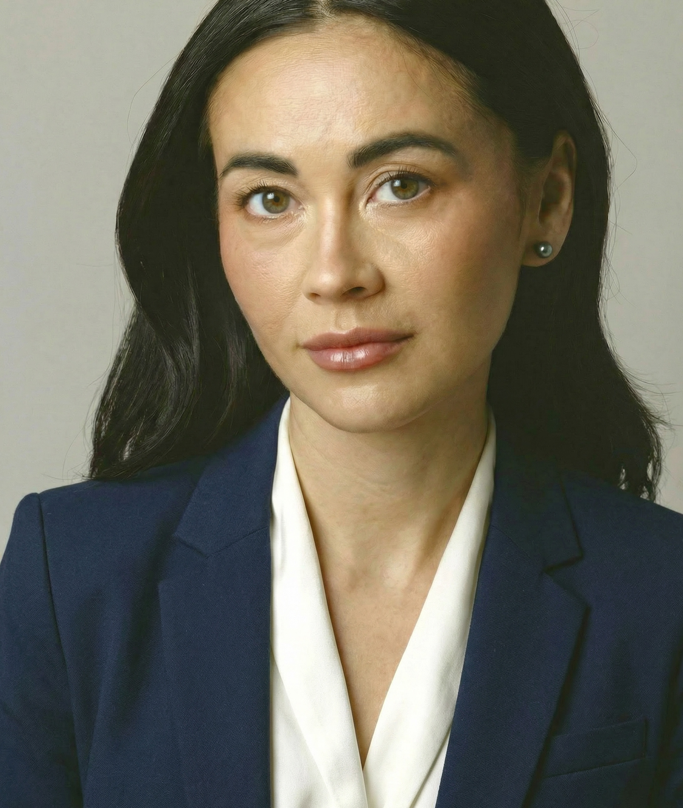 8,5–9,0 mm schwarze Akoya-Rundperlen-Ohrstecker – Modellbild