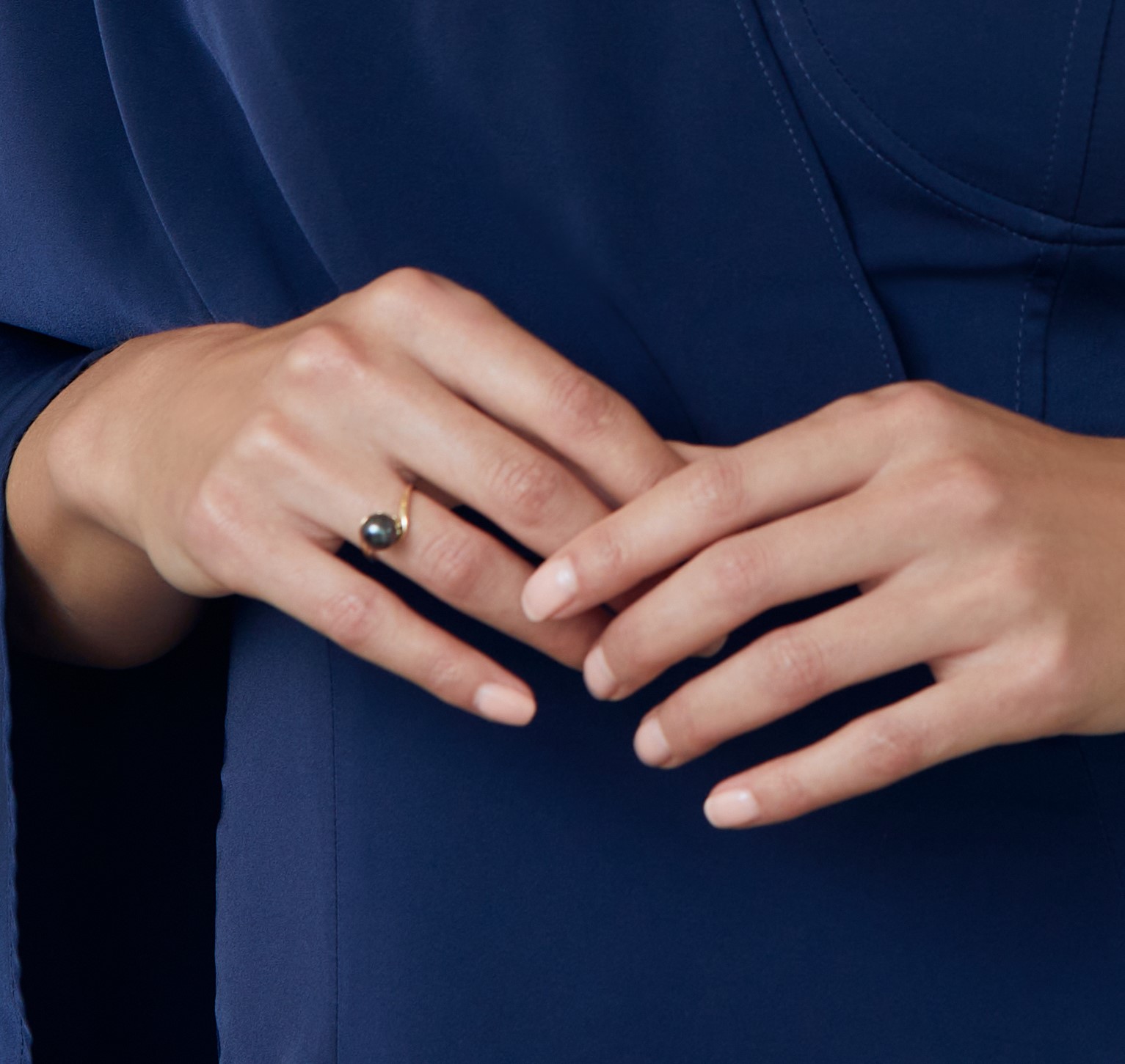 Felice-Ring aus 14-karätigem Gold mit tahitischer Südseeperle – Modellbild