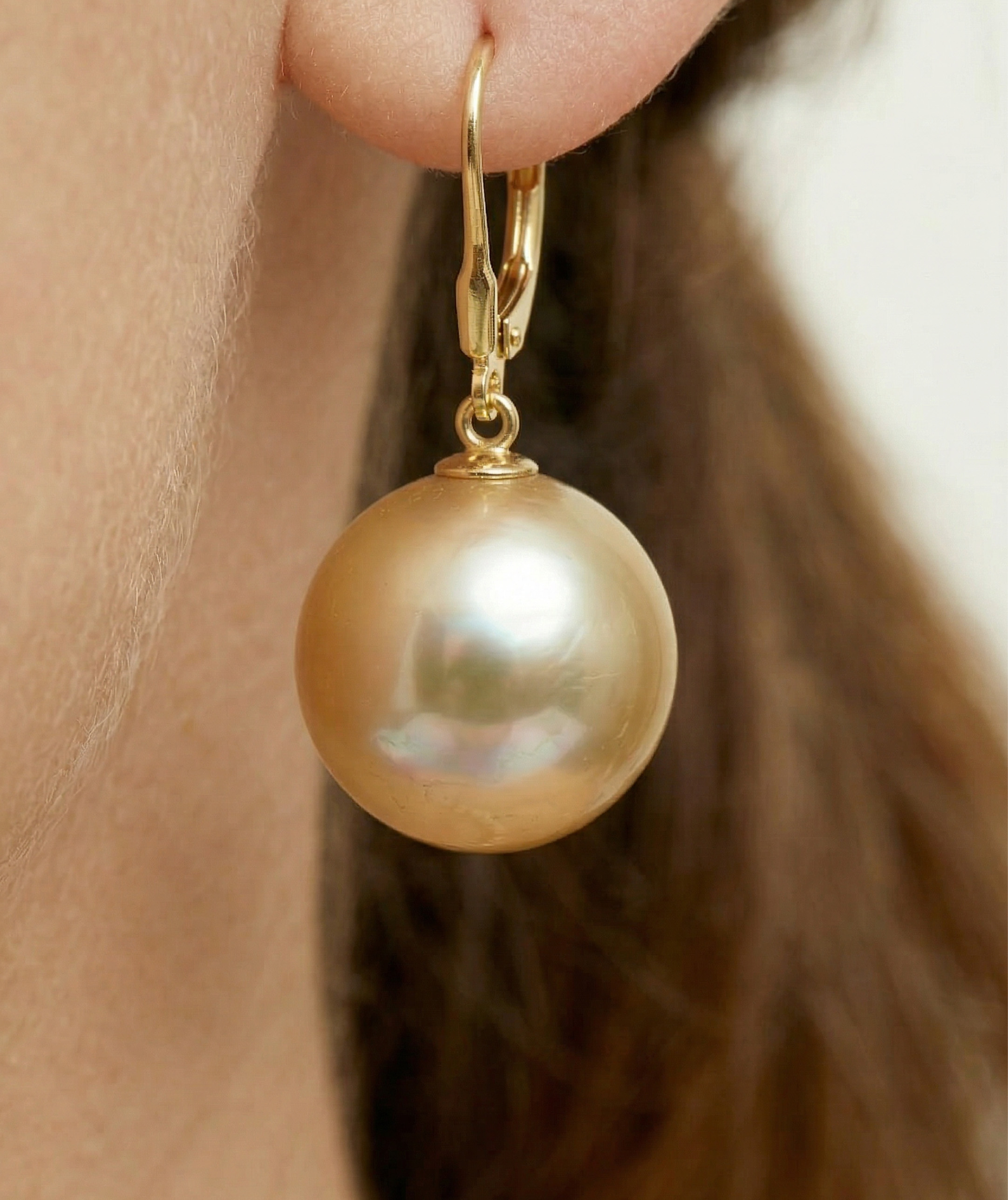 Golden Pearl Classic Elegance Ohrringe – Zweites Bild