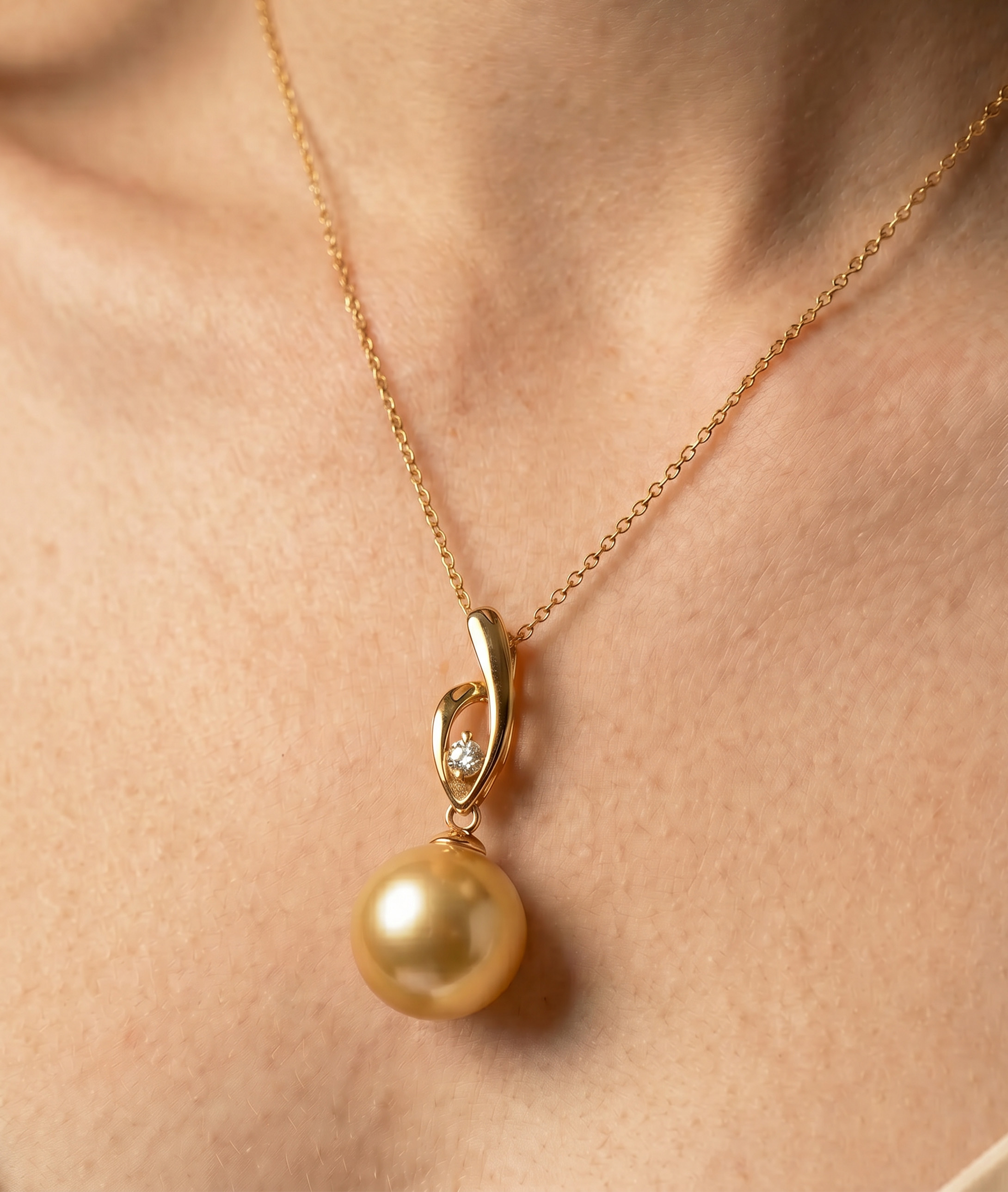 Anhänger „Golden Pearl & Diamond Lois“ – Zweites Bild
