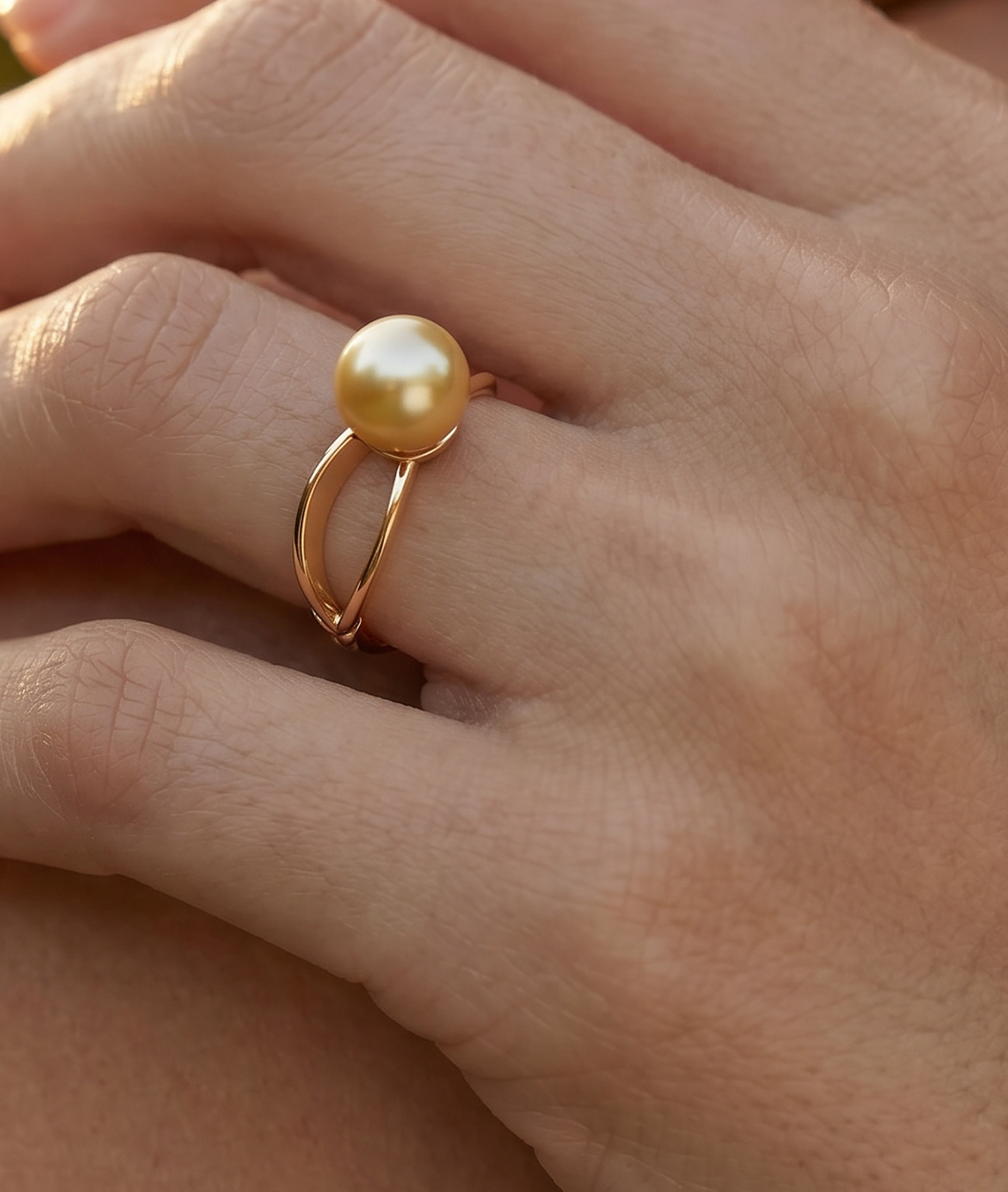 Lana-Ring mit goldener Südseeperle – Zweites Bild