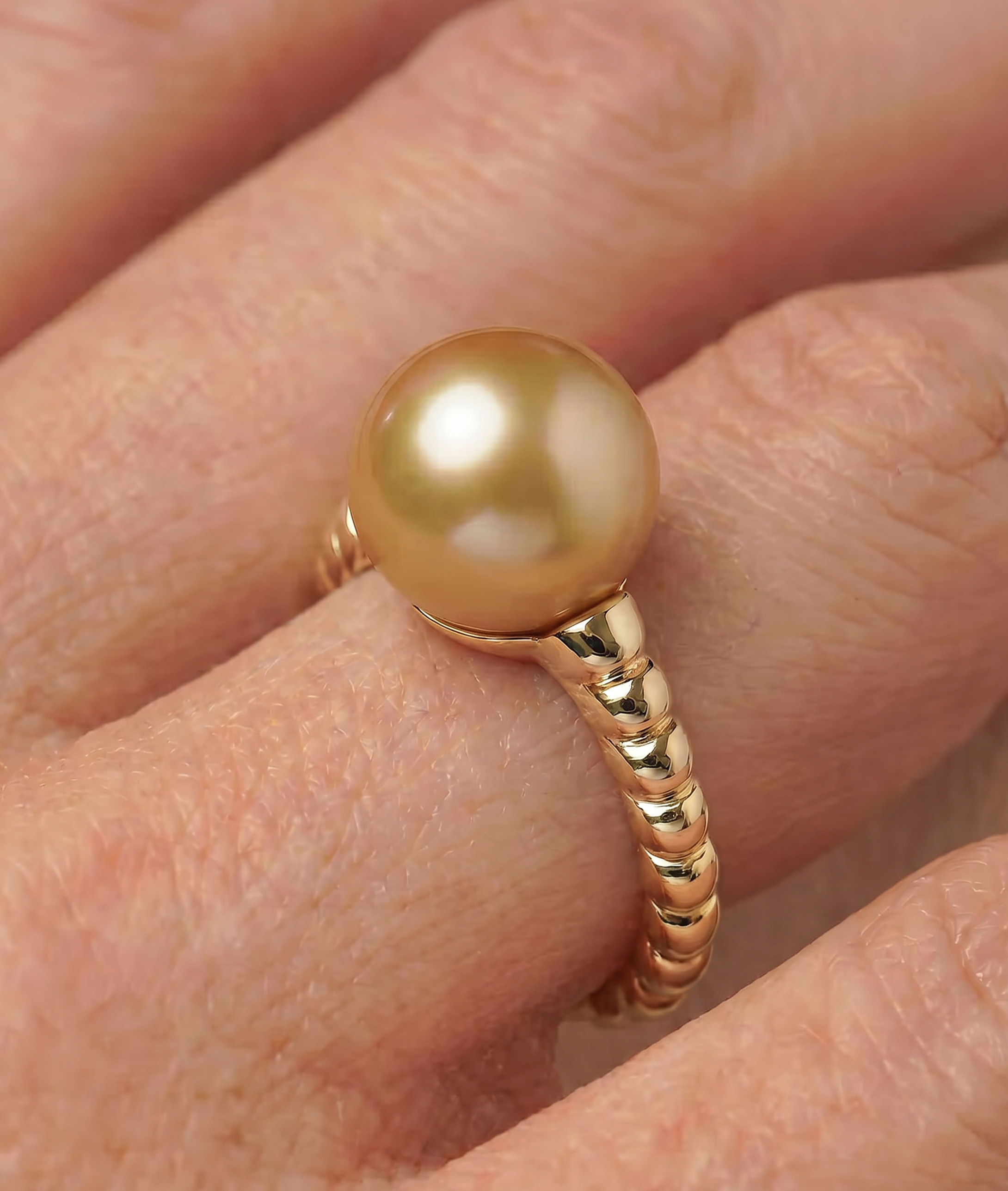 Terrie-Ring mit goldener Südseeperle – Zweites Bild