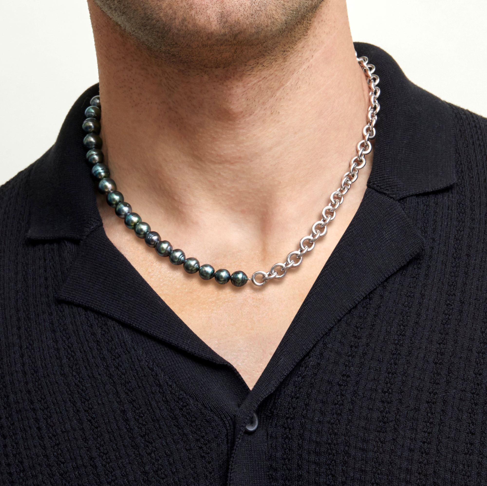 8–9 mm Logan – Halskette mit schwarzen tahitischen Barockperlen und Kette – Modellbild