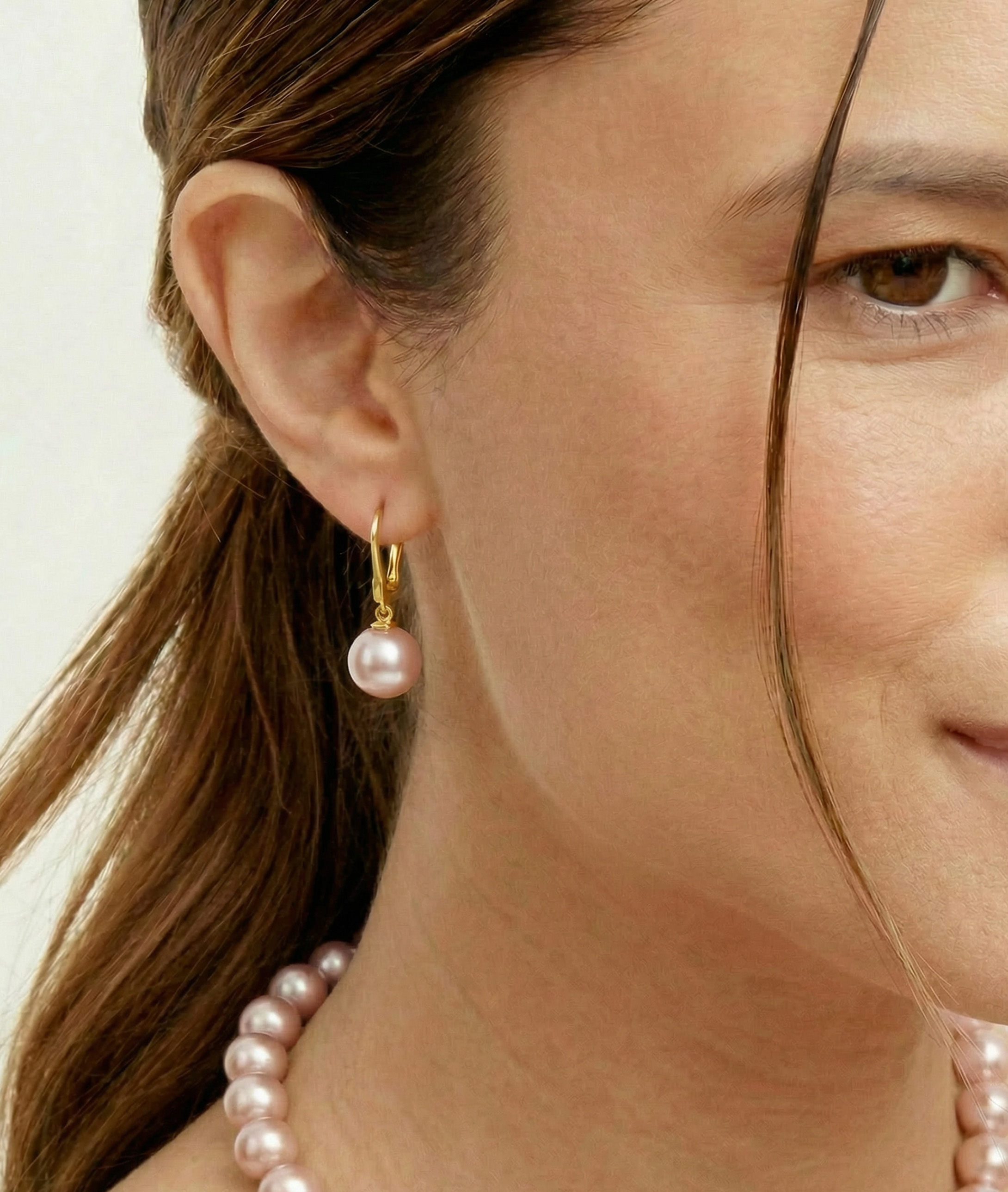 Ohrringe „Pink Freshwater Pearl Classic Elegance“ – Modellbild
