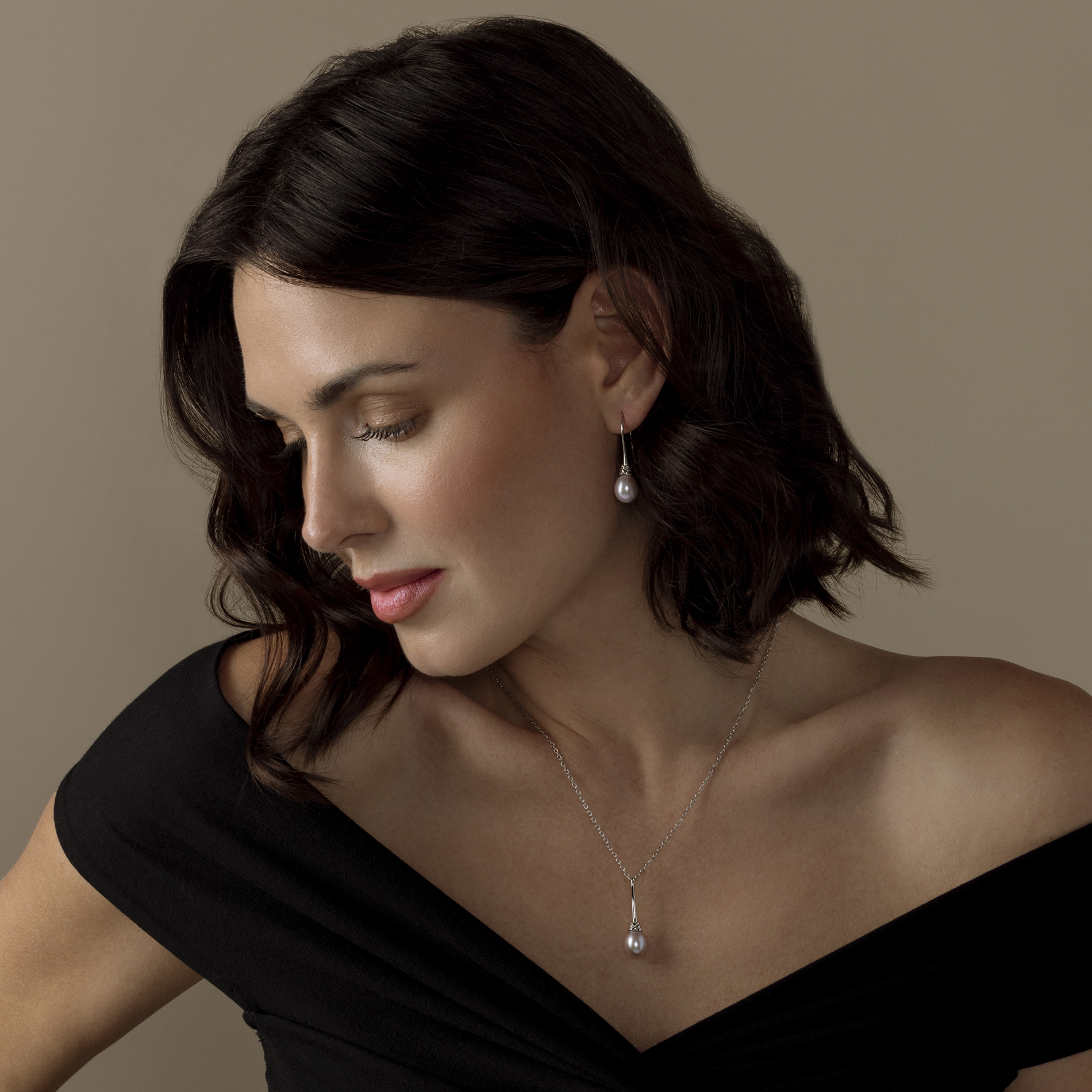 Set aus Anhänger und Ohrringen mit rosa Süßwasserperle „Denise“ – Zweites Bild