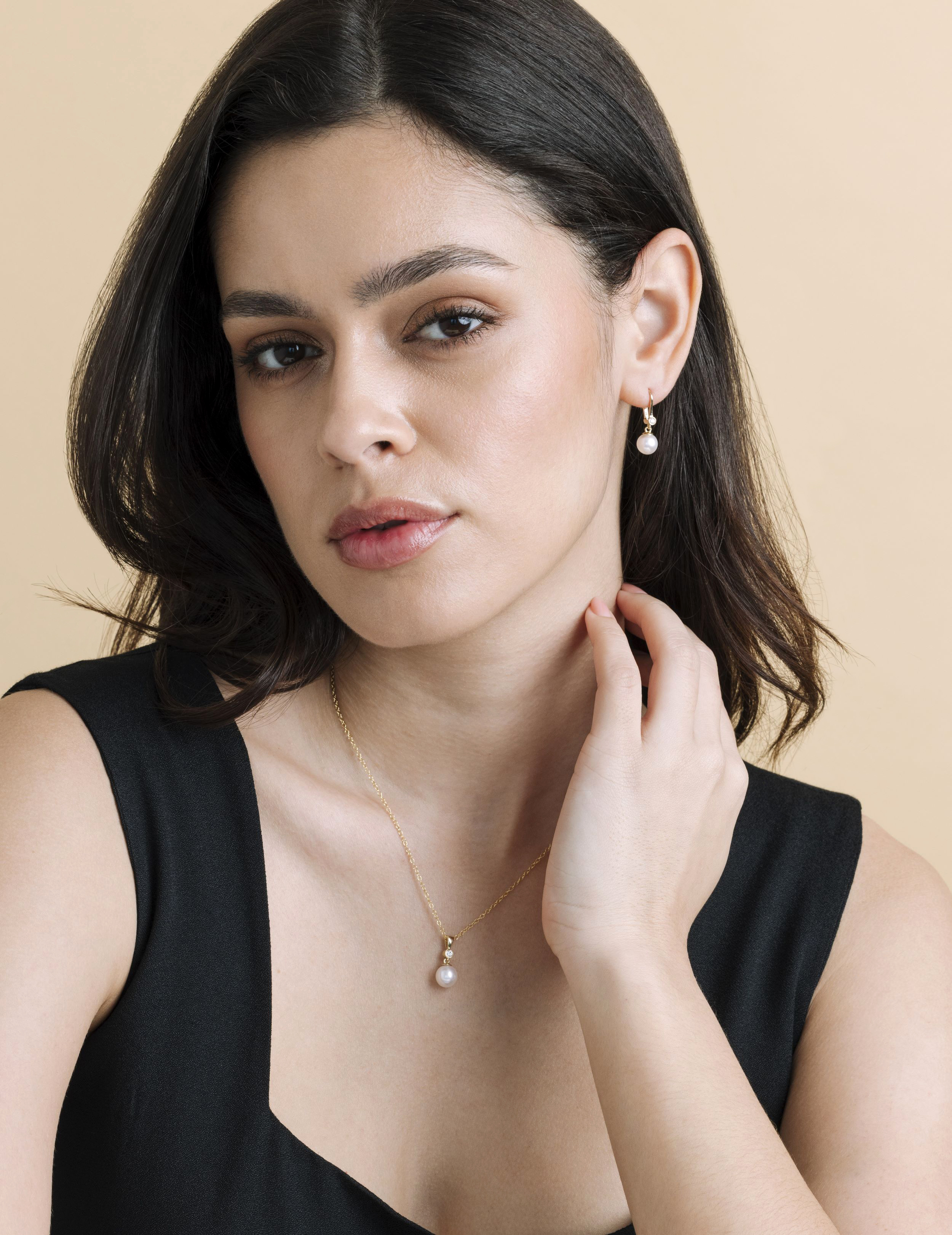 14-karätiges Weißgold-Set mit Akoya-Zuchtperlen und Diamanten von Michelle Jewelry – Zweites Bild