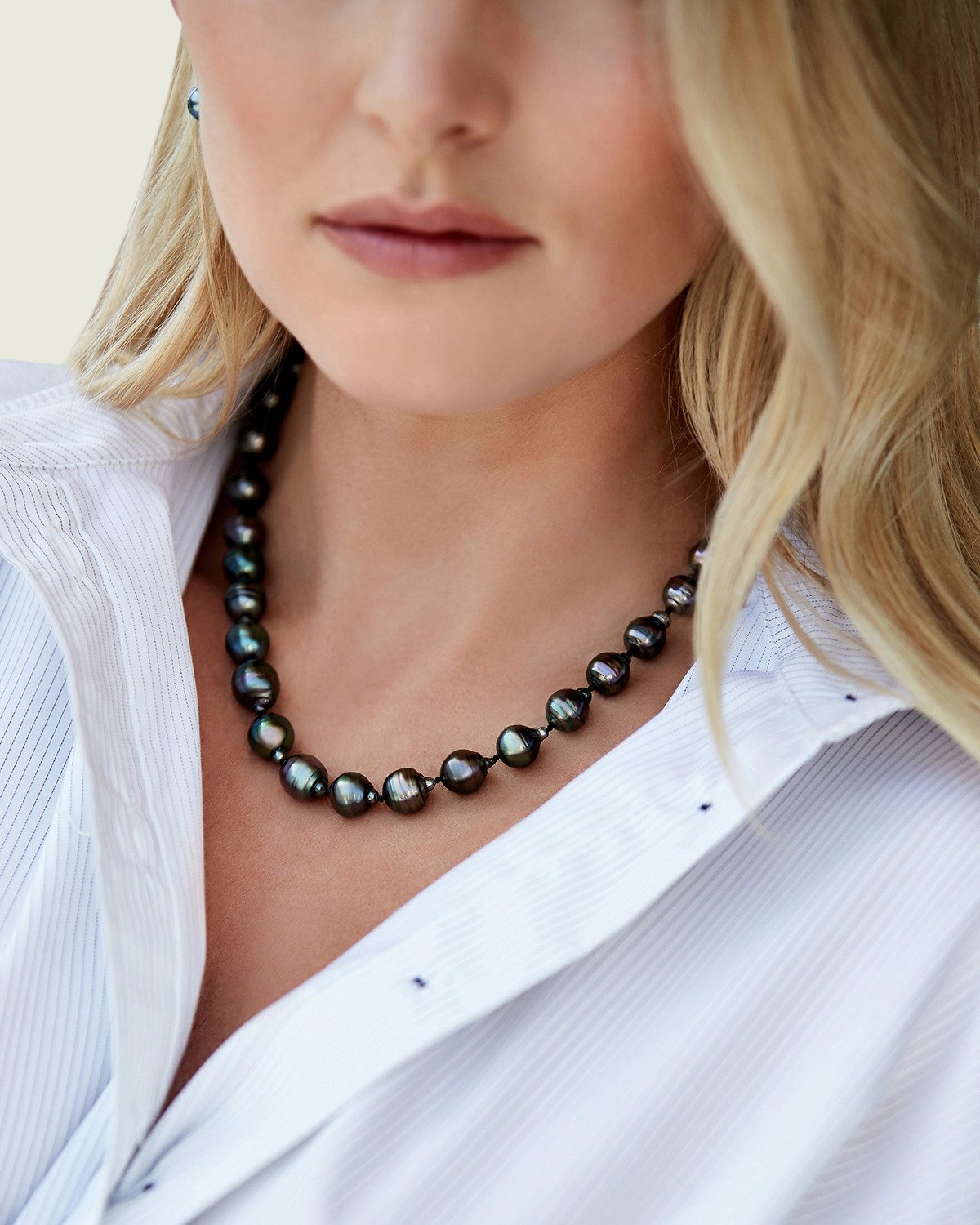 8-10mm Dark Tahitian South Sea Circle - Baroque Pearl Necklace - Model Image