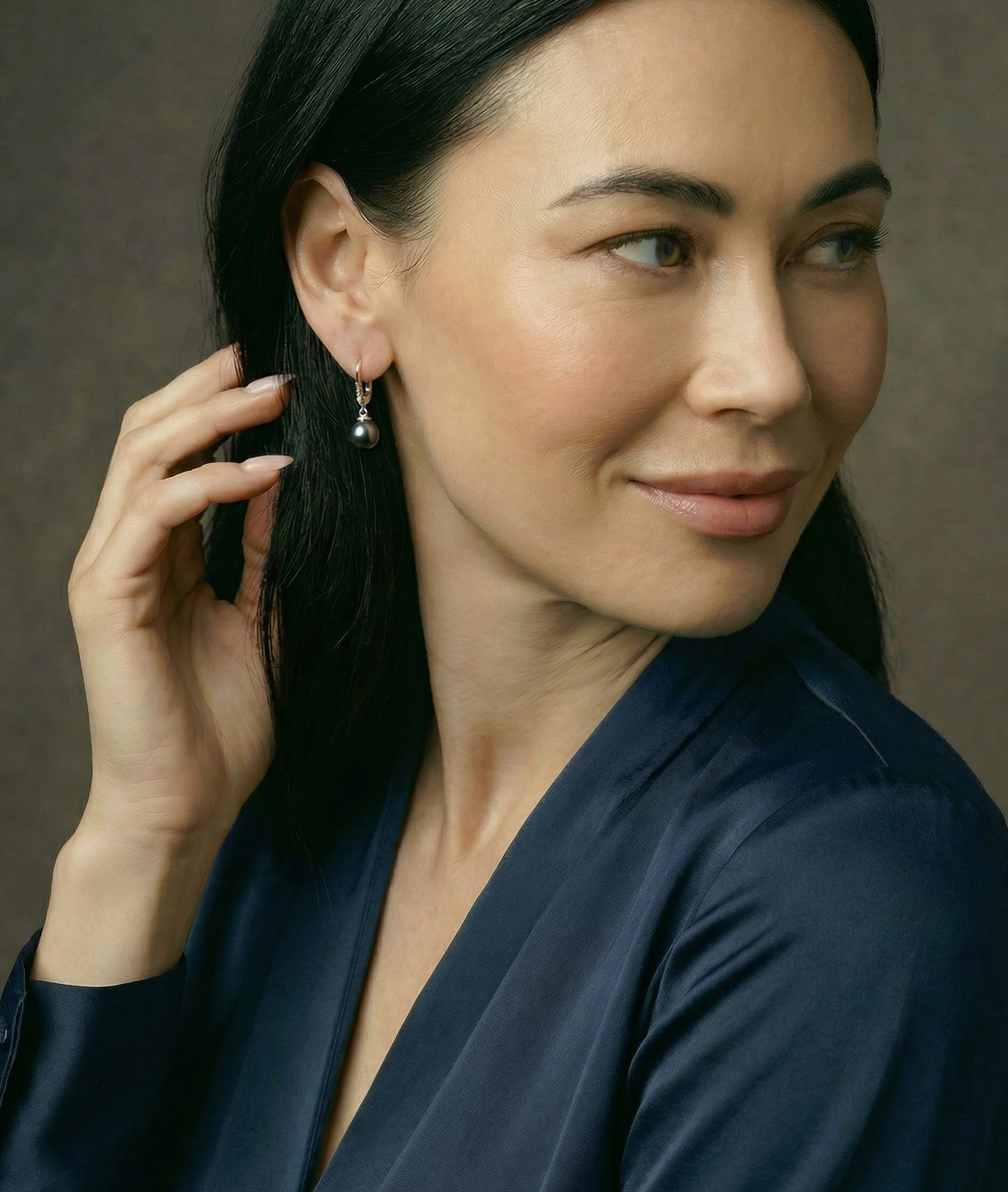 Tahitianische Südseeperlen- und Diamant-Ohrringe „Susan“ – Modellbild
