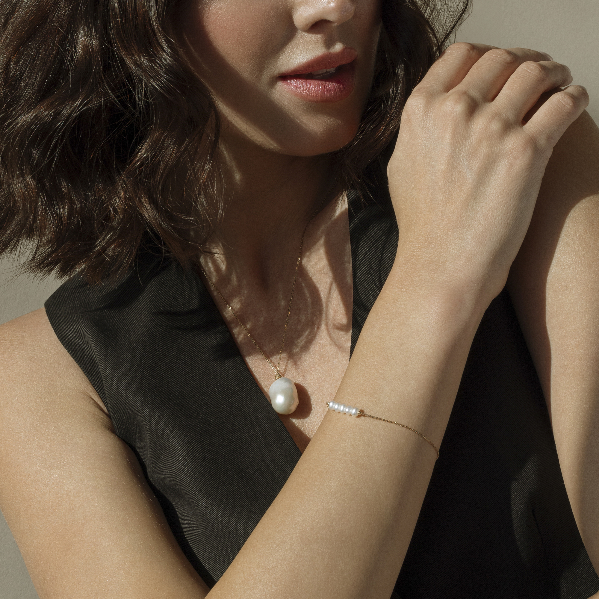 14-karätiges Gold-Armband mit Süßwasserperlen von Addie – Zweites Bild