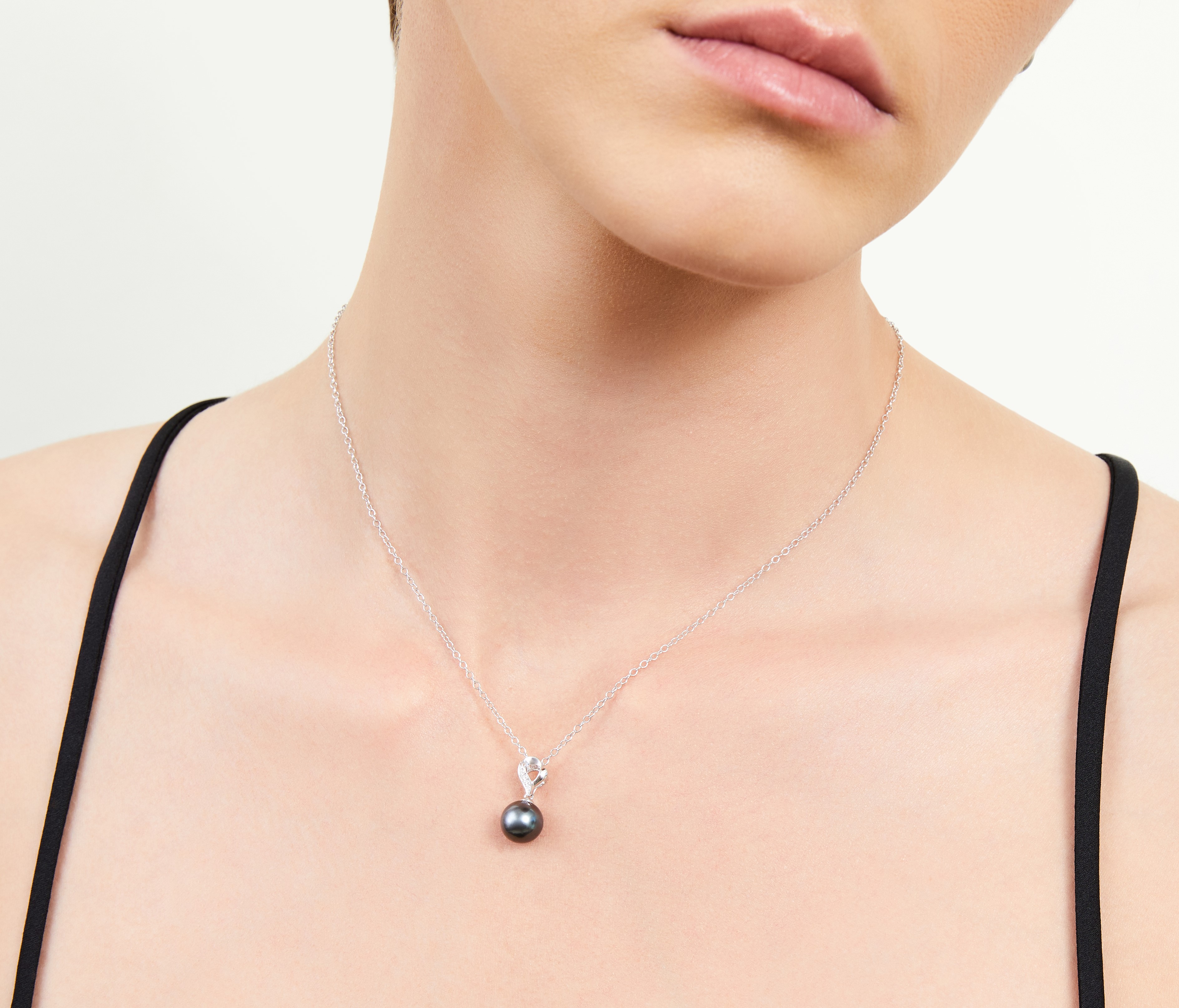 Anhänger „Melissa“ mit Tahiti-Südseeperle und Diamanten – Modellbild