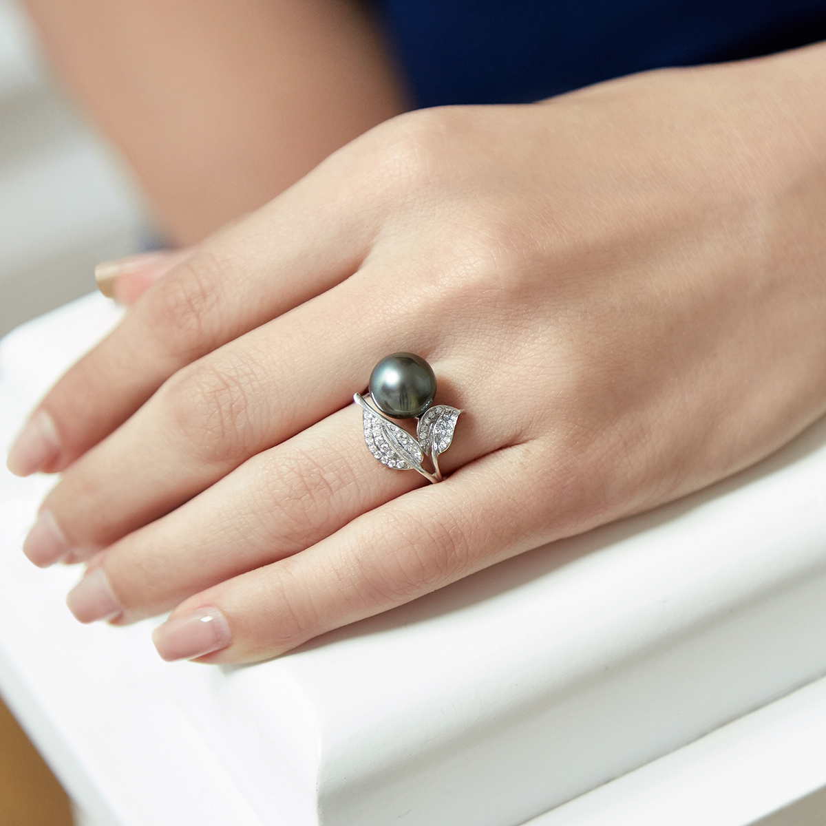 Tahiti-Südseeperle & Diamant-Eva-Ring – Modellbild