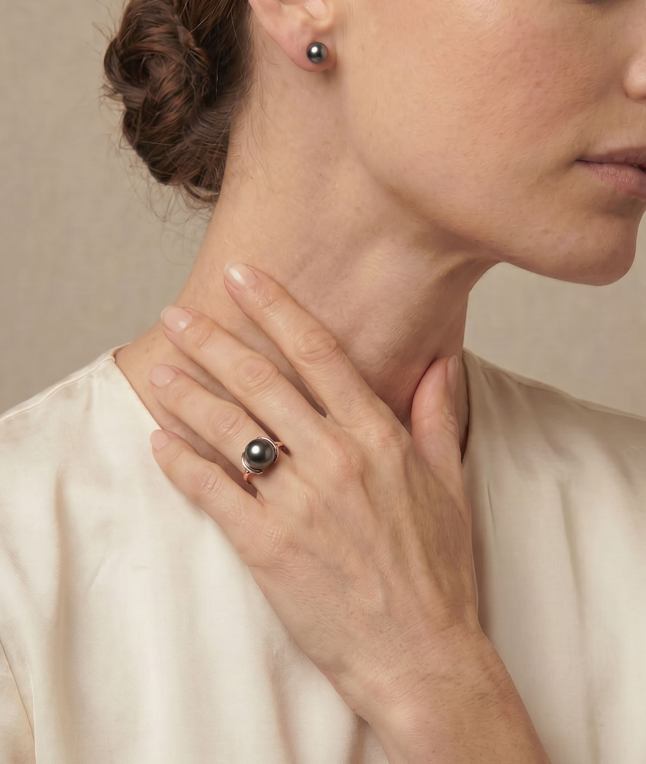 Felicia-Ring aus 14-karätigem Gold mit tahitischer Südseeperle – Modellbild
